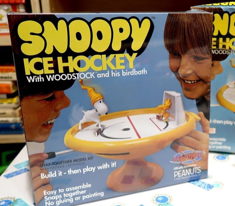 SNOOPY ICE HOCKEY